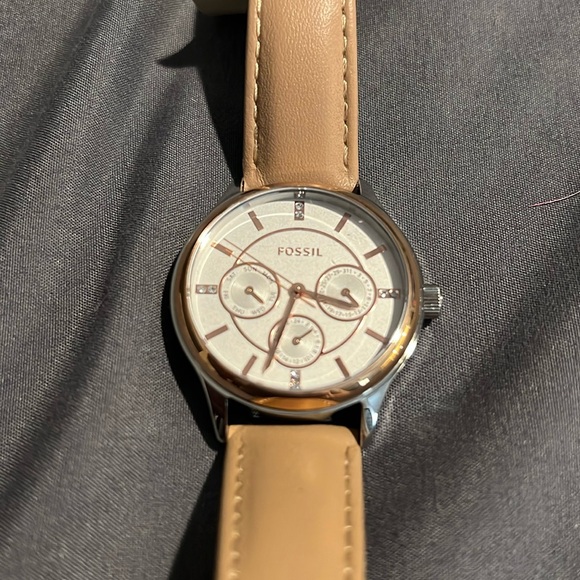 Fossil Watch - Picture 4 of 8